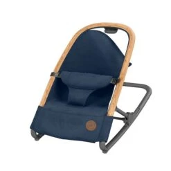 Maxi-Cosi Kori Wippe Essential Blue 11 Maxi-Cosi Kori Wippe Essential Blue -Geschäft Für Babyprodukte 2835720110 2020 maxicosi homeequipment bouncer kori blue essentialblue cover 3qrtleft