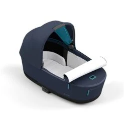CYBEX PRIAM/e-PRIAM LUX Babywanne Dark Navy Conscious Collection -Geschäft Für Babyprodukte cyb 21 int excl us y315 priam luxcarrycot nubl insideview.tif screen hd