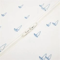 Ergobaby On The Move Schlummersack M 6-18 Sailboat Dreams Mittel TOG 1.0 -Geschäft Für Babyprodukte on the move sleep bag sailboat dreams 03 2